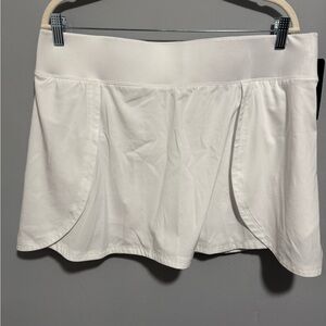 NWT-Peach- Women’s White Skort. Size XL